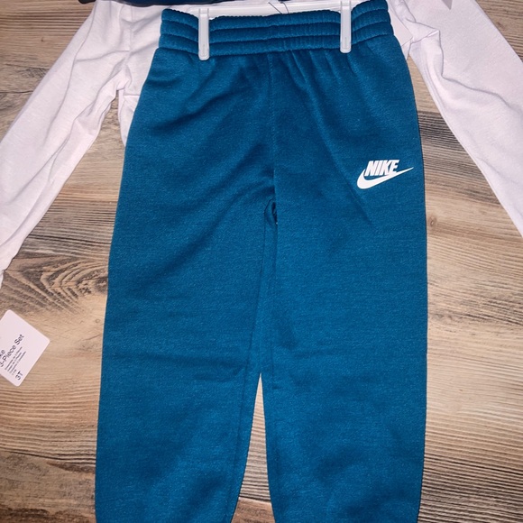 3T Nike Toddler - 3 Piece Set - Picture 3 of 4